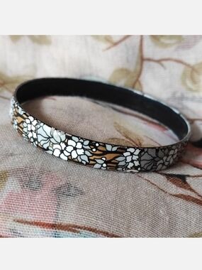 Steinbock Austria Enamel Flowered Black White Golden Bangle Bracelet Flowers EUC